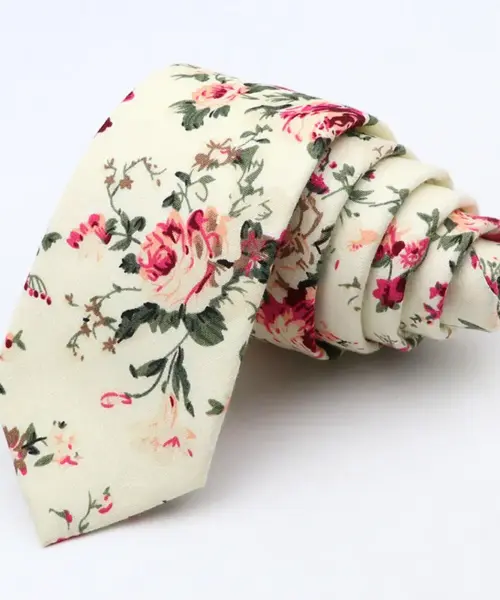 Corbata con Diseño de Flores -