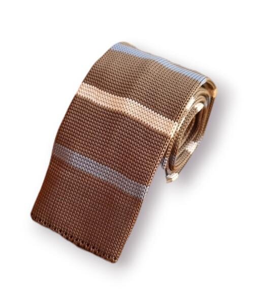 Sock tie café con líneas