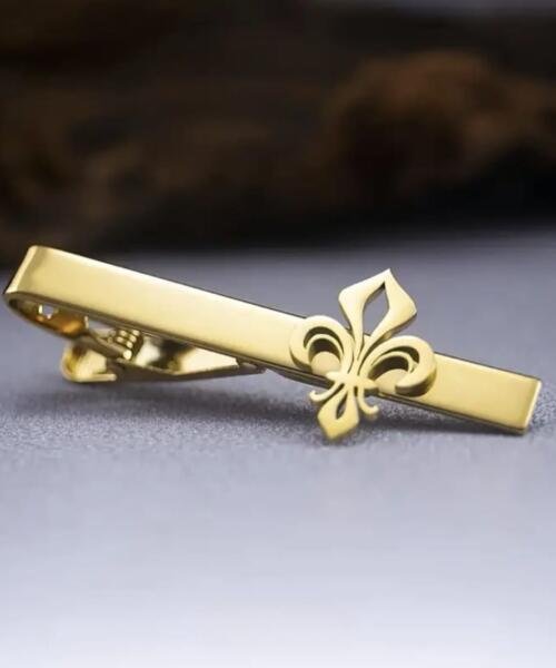 Tie clip flor de loto dorada