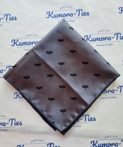 Pañuelo de Batman gris.