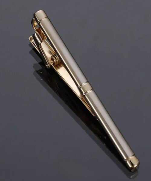 Tie clip formal con diseño delgado