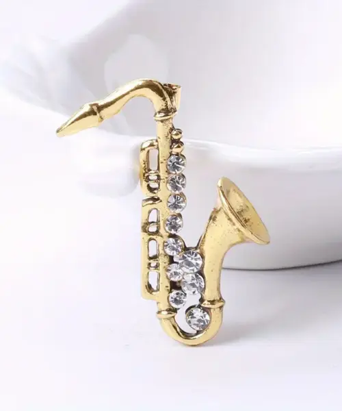 Broche de Saxofón Con perlas