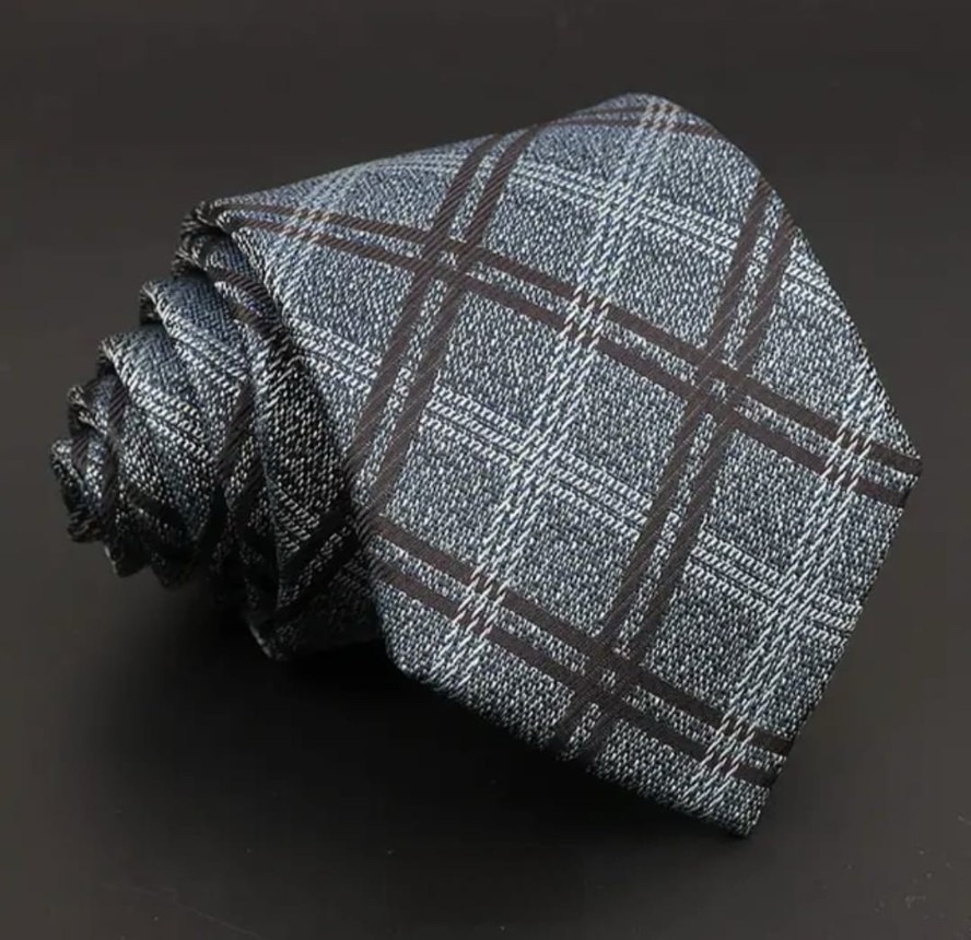 Corbata a cuadros tonos oscuros