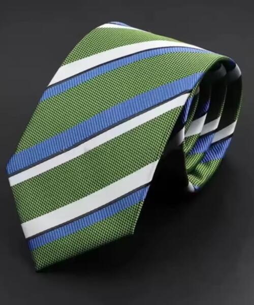 corbata verde de linea