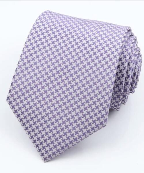 corbata lila cuadros