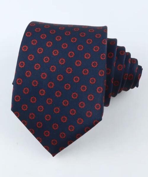corbata azul con detalles rojos