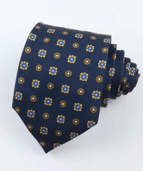 corbata azul detalle flores amarilla
