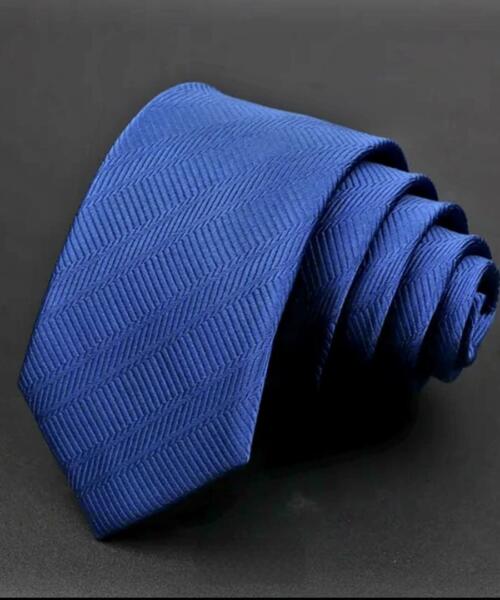 corbata formal azul líneas